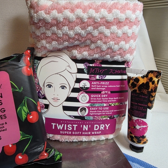 Betsey Johnson (3 Piece) Bundle - Picture 6 of 10